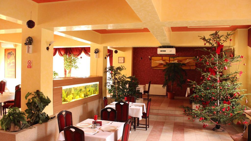 Hotel Melody Oradea Exterior foto